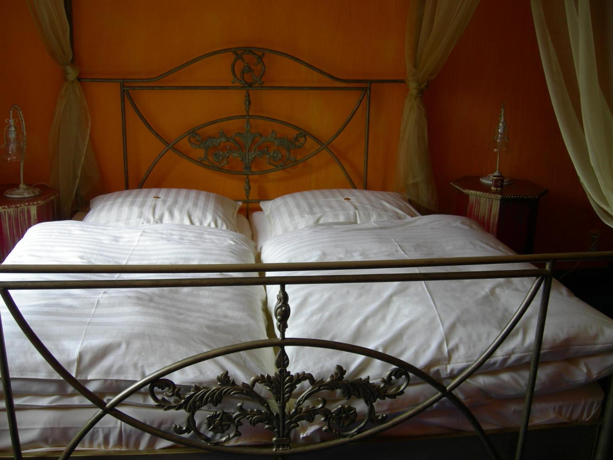 Hotel Goldflair Am Rathaus Korbach Esterno foto